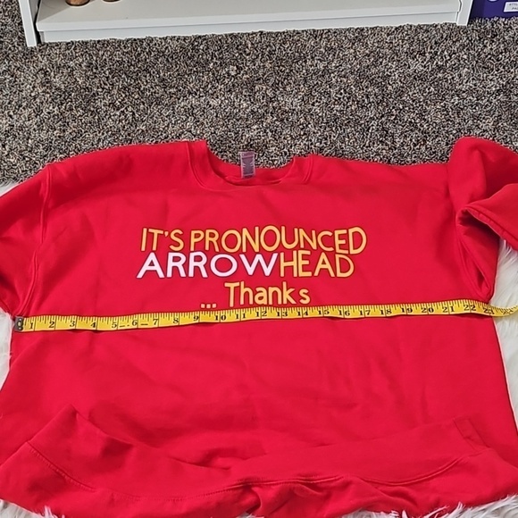 Gildan Red Long Sleeve Sweatshirt with "Arrowhead" Graphics NWOT - Picture 12 of 14